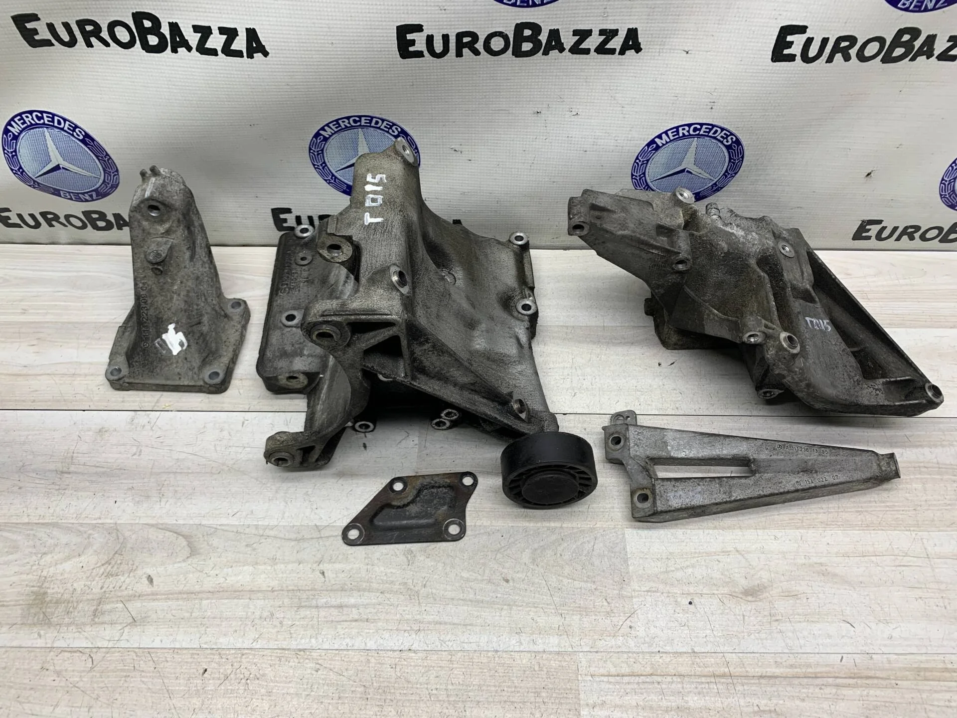 Кронштейн навесного оборудования Mercedes М111