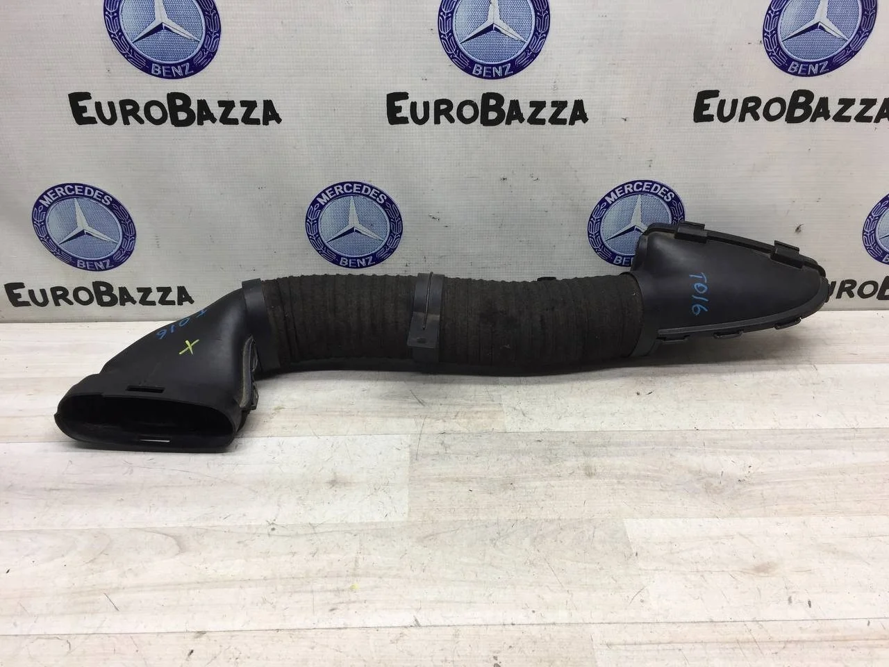 Патрубок воздушного фильтра Mercedes М271
