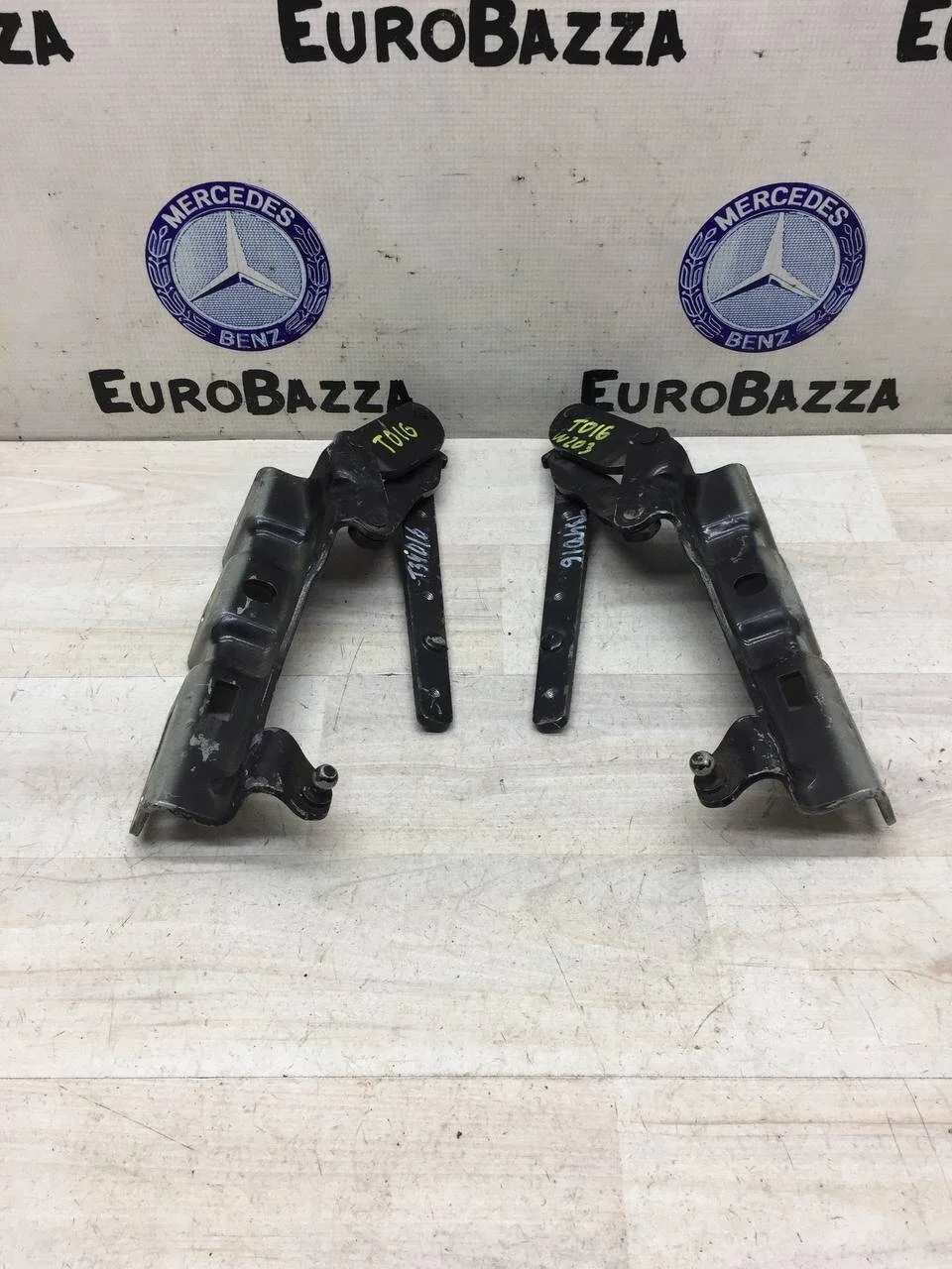 Петля капота Mercedes W203 Coupe