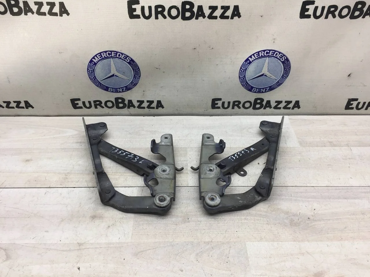 Петля капота Mercedes W211