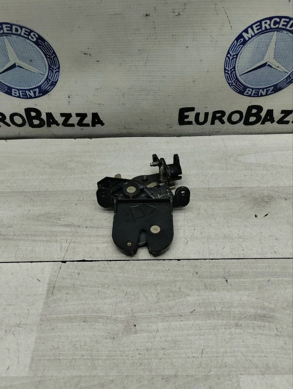 Замок крышки багажника Mercedes R170