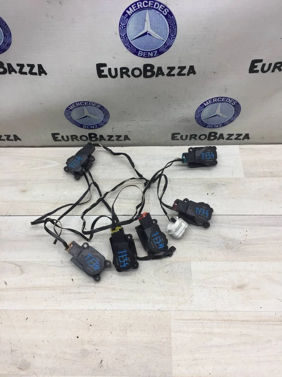 Проводка сервоприводов печки Mercedes W211