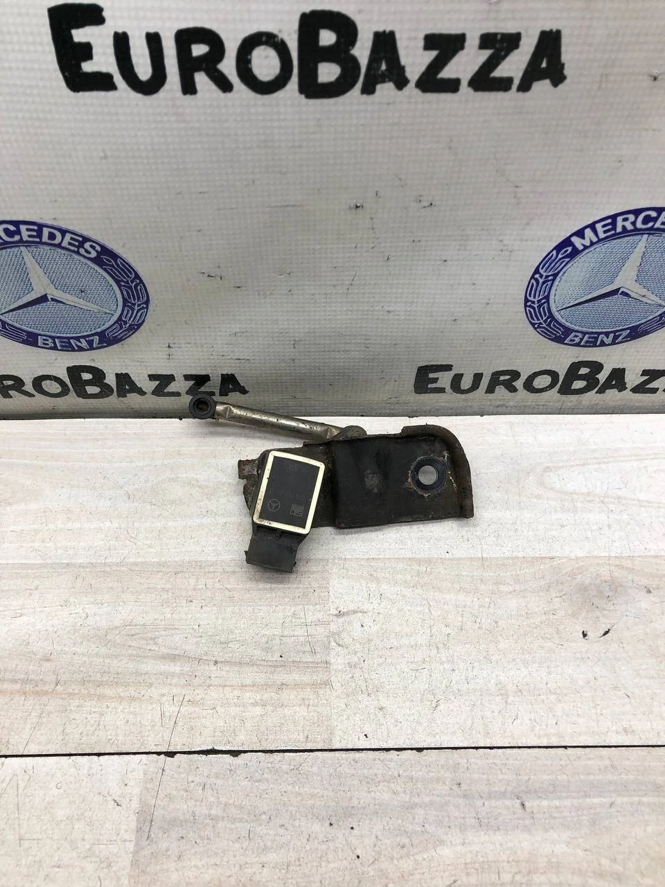Датчик уровня подвески передний Mercedes W221