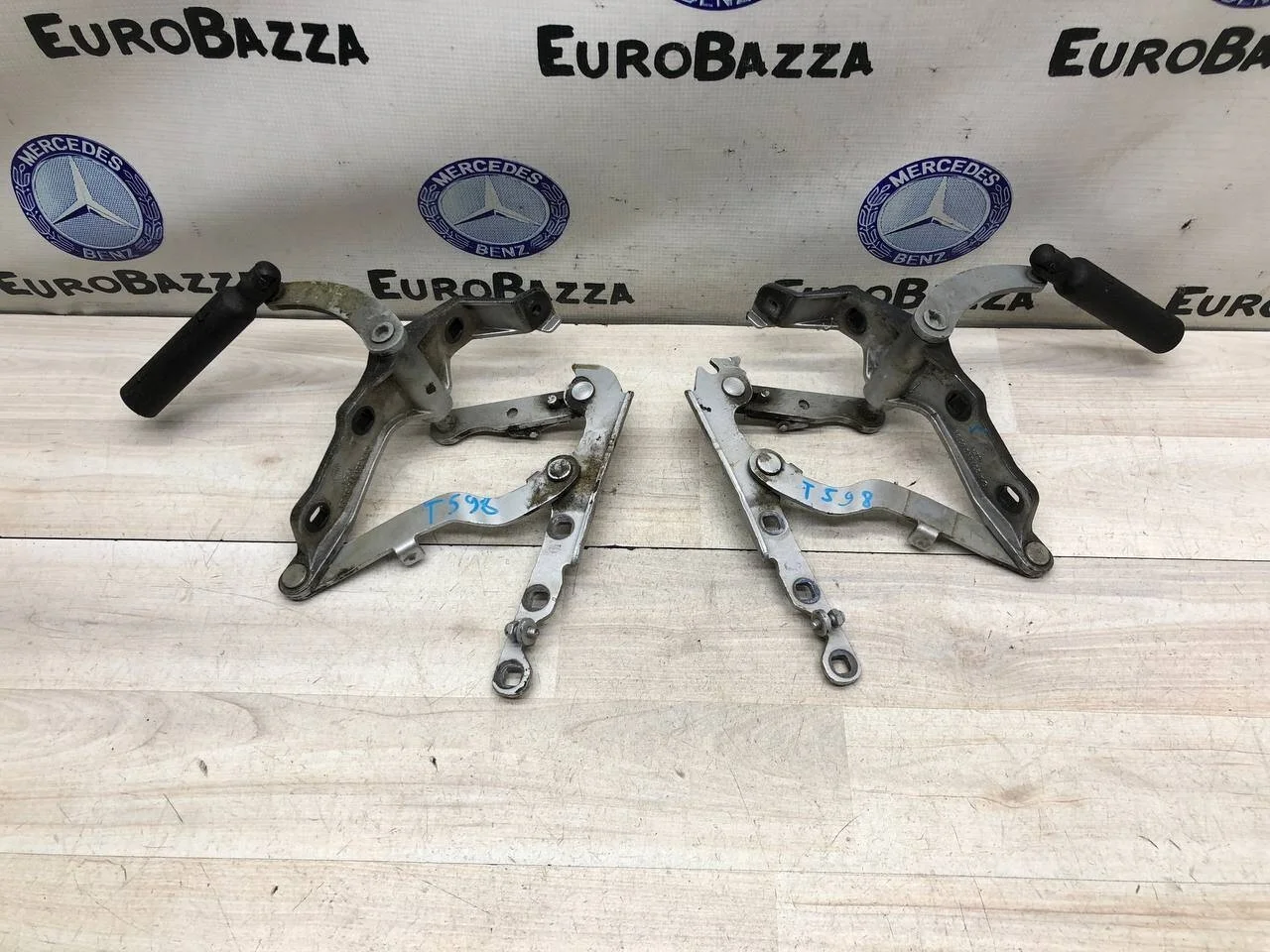 Петля капота Mercedes W221