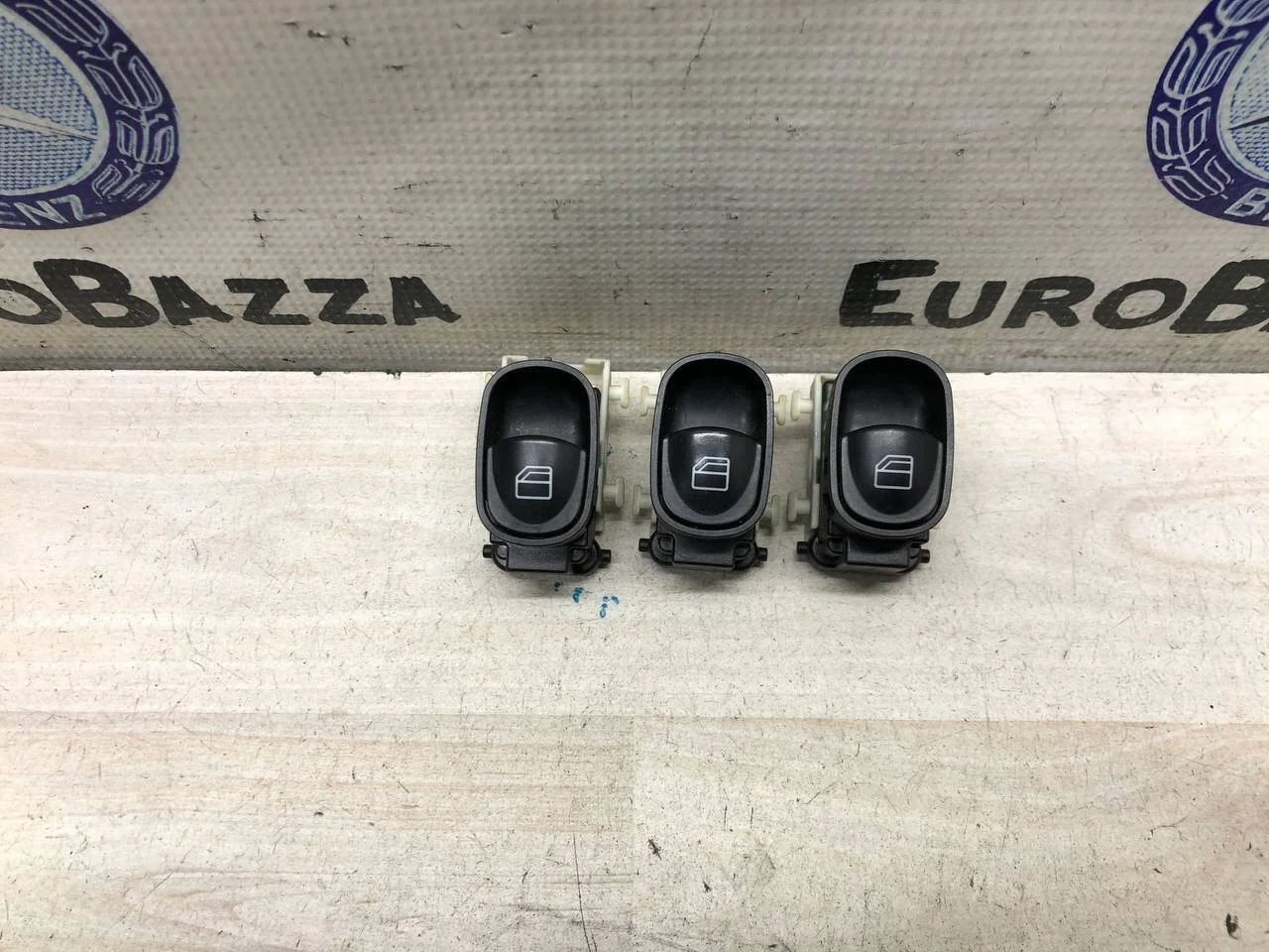 Кнопка стеклоподъемника Mercedes W203