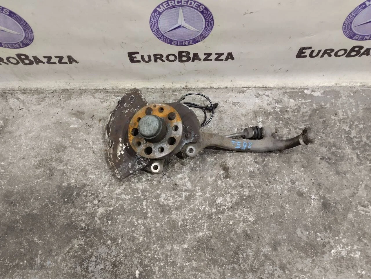 Левый поворотный кулак Mercedes W221