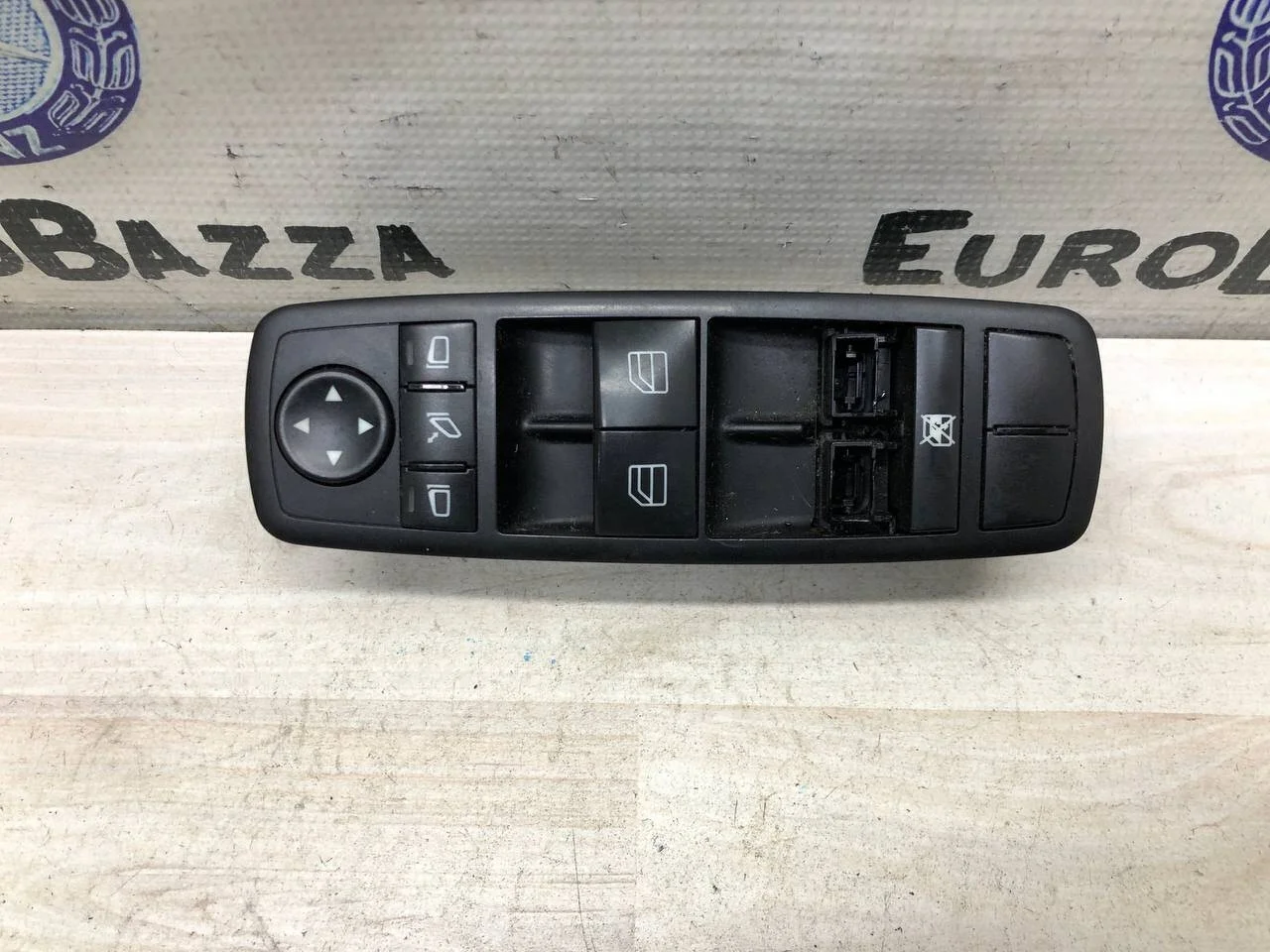 Блок кнопок стеклоподьемников Mercedes W164
