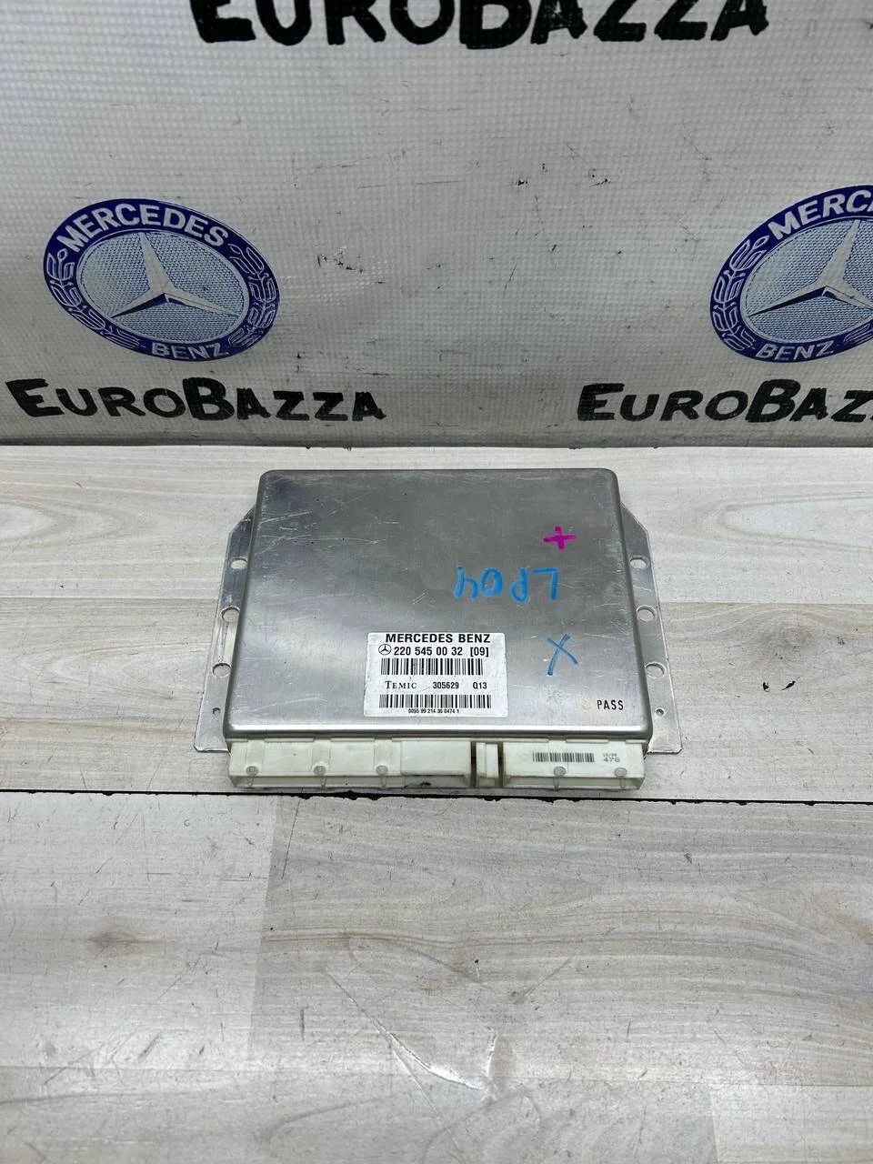 Блок управления пневмоподвеской Mercedes W220