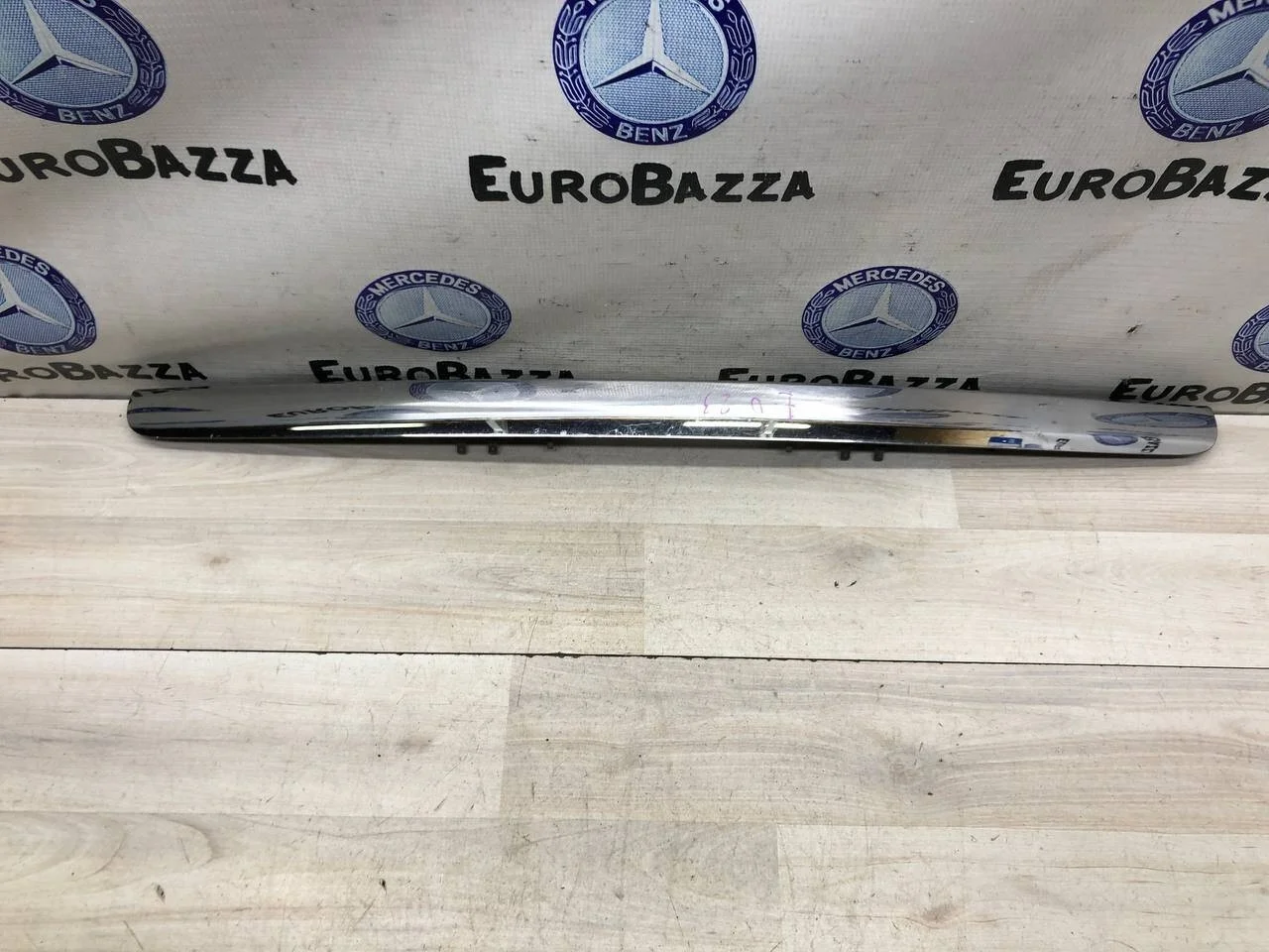 Накладка двери багажника Mercedes W164