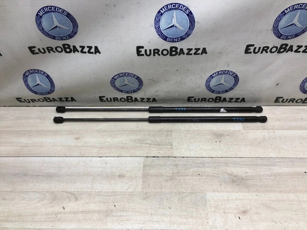 Амортизатор капота Mercedes W204