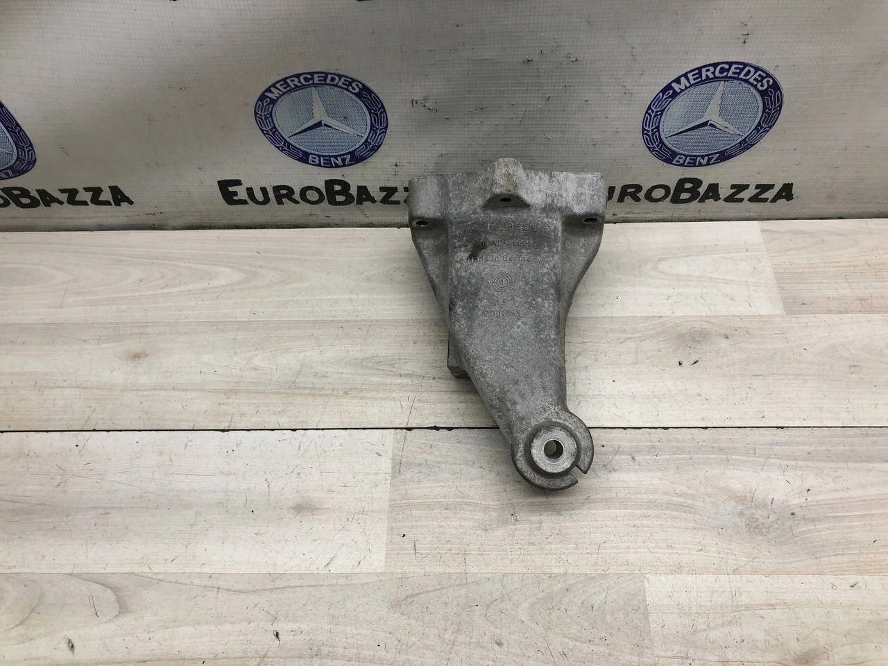 Кронштейн опоры двигателя правый Mercedes Om651