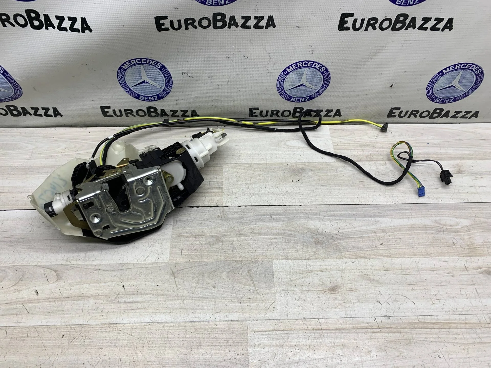 Замок двери задний левый Mercedes W220 KeyLessGo