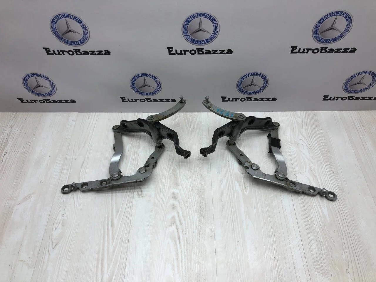 Петля капота Mercedes W221