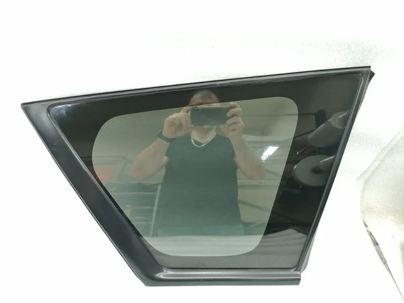 Стекло кузовное глухое Mitsubishi Outlander XL 2008 CW6W