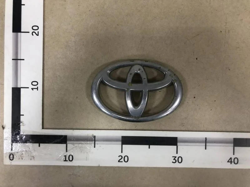 Эмблема Toyota Camry V50 2011-2017