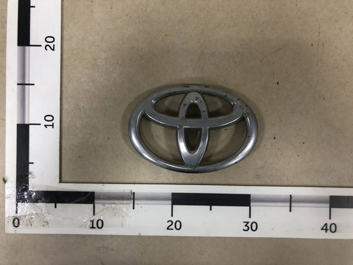 Эмблема Toyota Camry V50 2011-2017