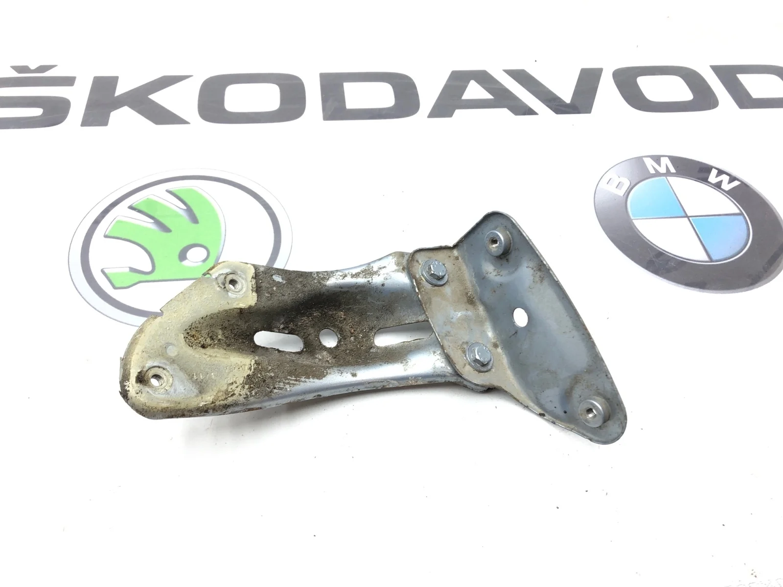 Кронштейн крыла Skoda Octavia Scout 2011 1Z0821142A A5 (1Z) 1.8 CDAB, передний правый