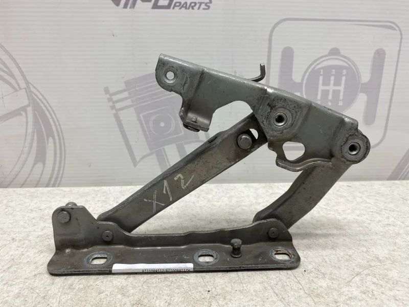 Петля капота левая Mercedes-benz 2005 W211