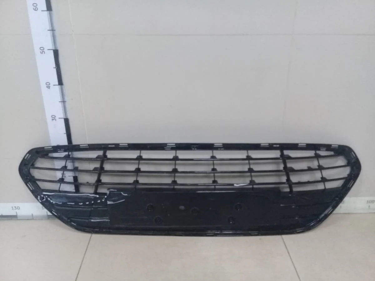 Решетка в бампер центральная Ford Mondeo 4 2007-2015