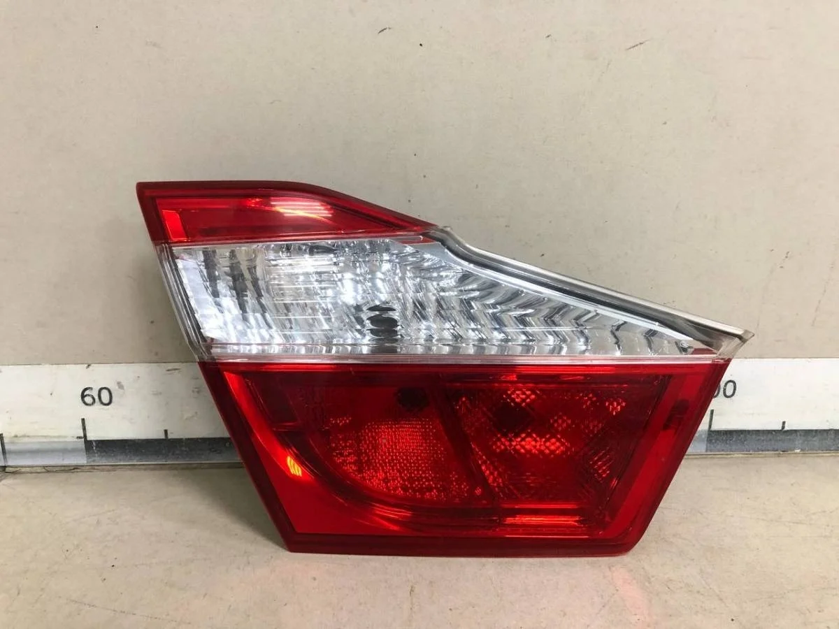 Фонарь задний внутренний левый Toyota Camry V50 2011-2017