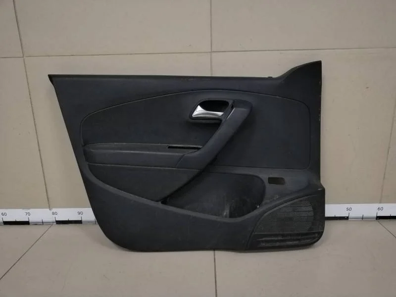 Обшивка двери передней левой Volkswagen Polo Sed RUS 2011>