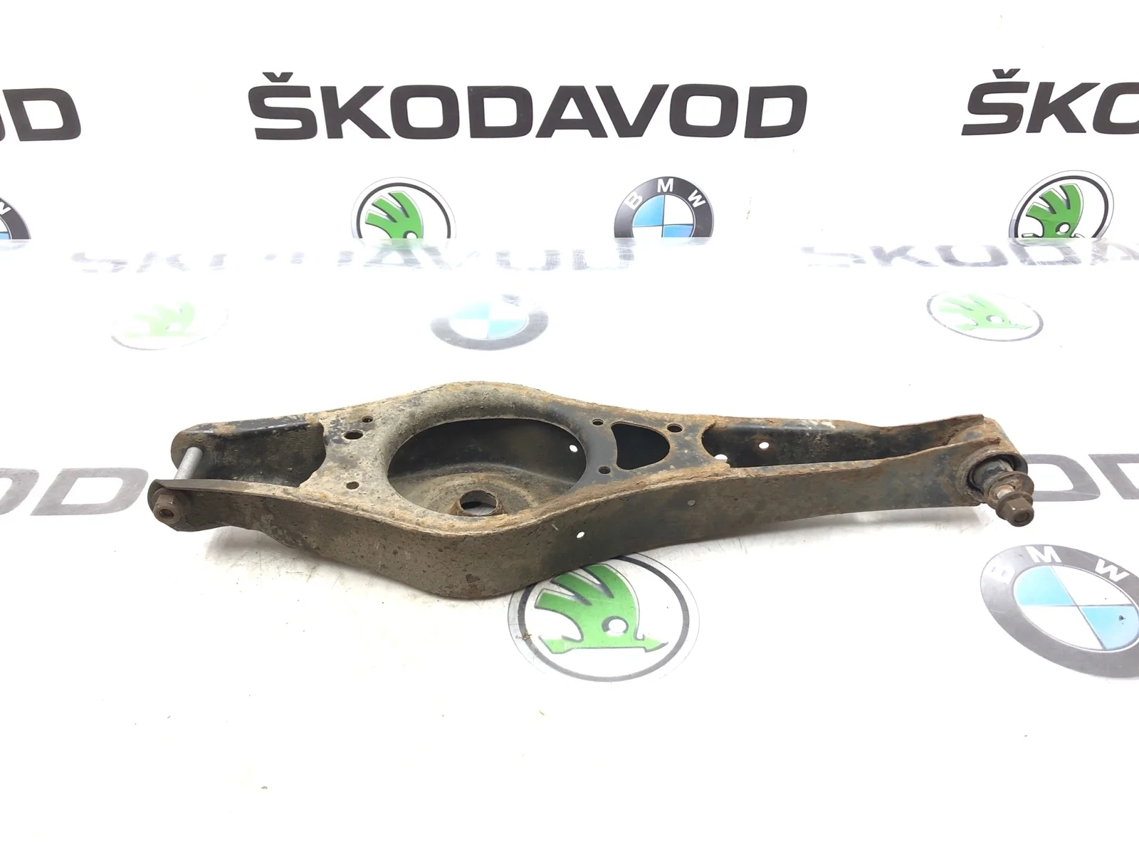 Рычаг поперечный Skoda Superb 2012 1K0505311AB 2 ДОРЕСТАЙЛИНГ (3T) 1.8 CDAB, задний