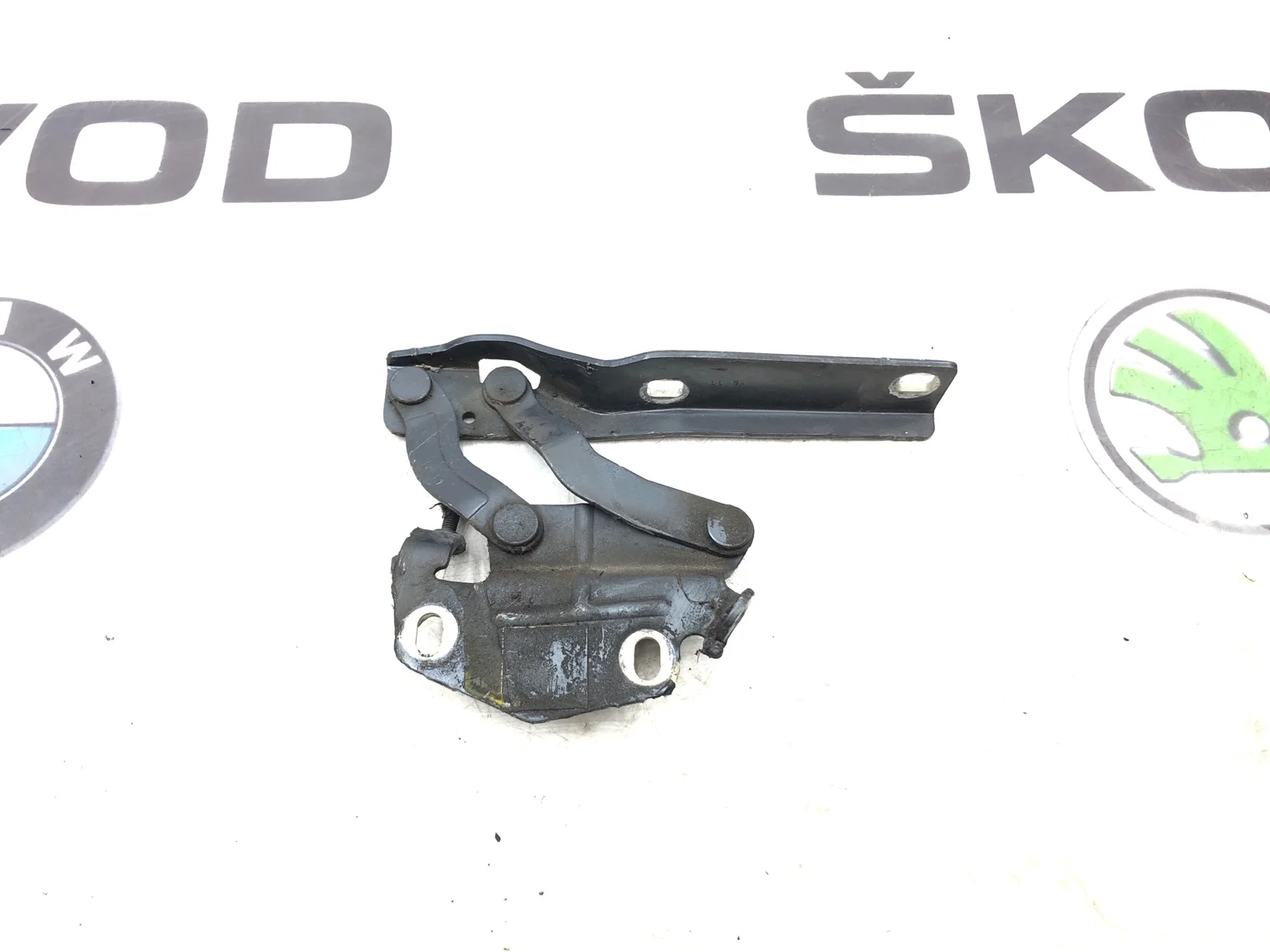 Петля капота Volkswagen Passat 2011 3AA823301 B7 2.0 CFFB, передняя левая