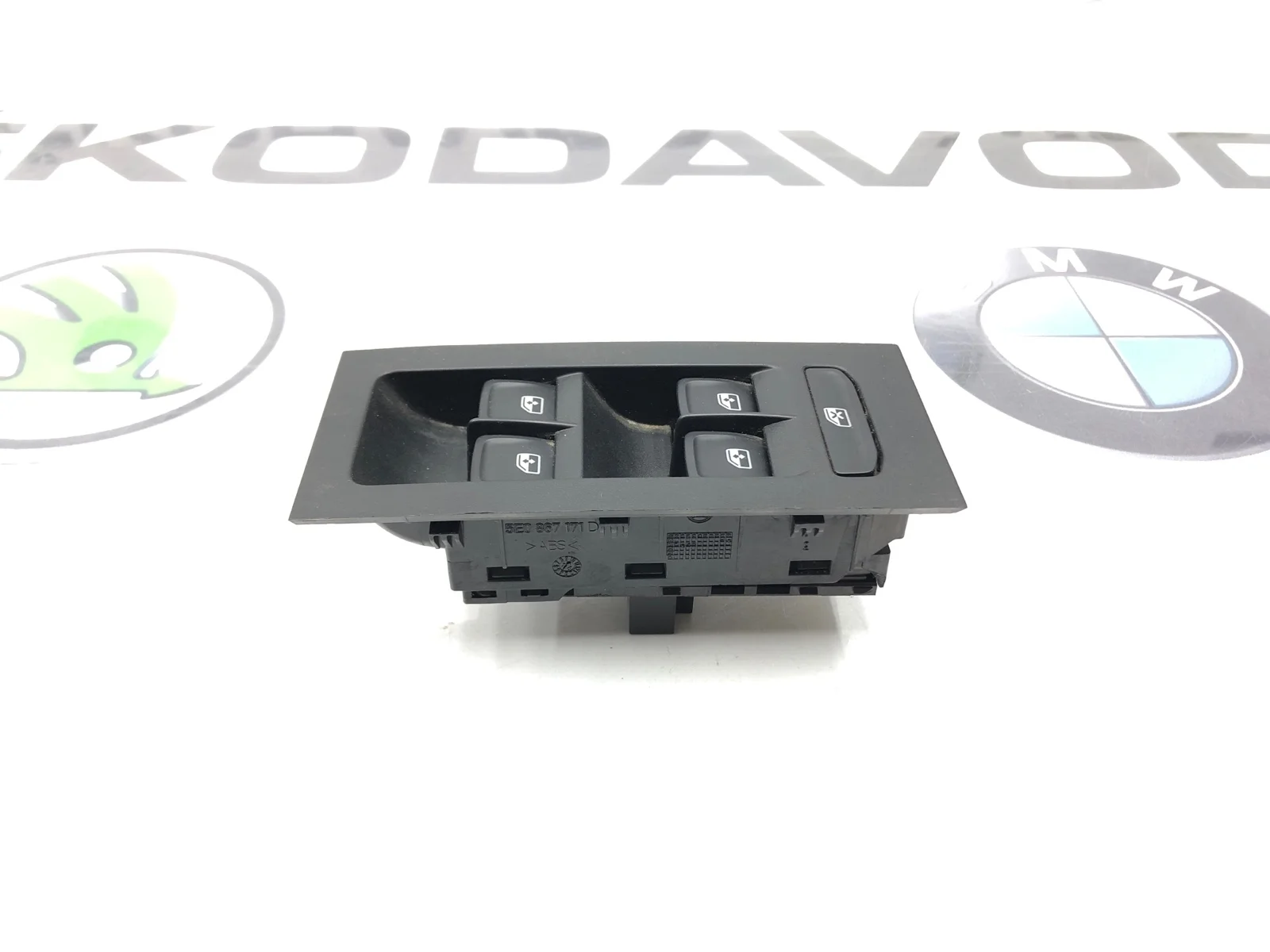 Блок управления стеклоподъемниками Skoda Octavia 2017 5E0959857A A7 (5E) 1.8 CJSA