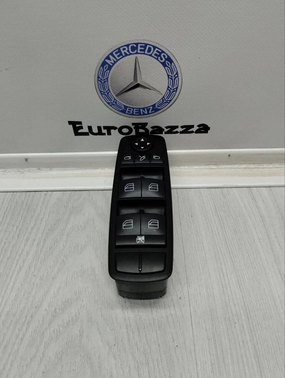 Блок кнопок стеклоподъемников Mercedes W164