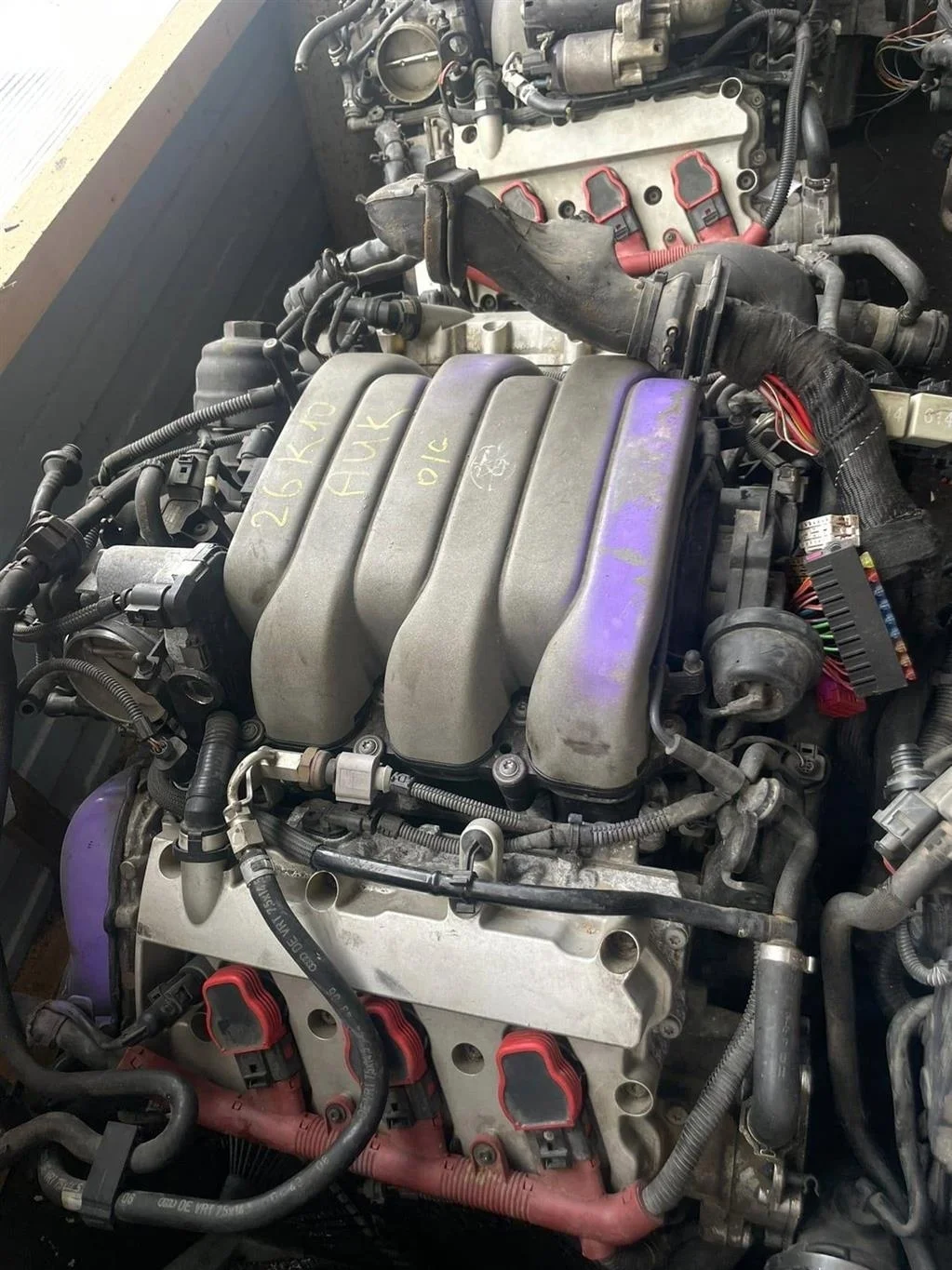 Двигатель AUK BKH 3.2 FSI V6 255 л.с  06E100031D