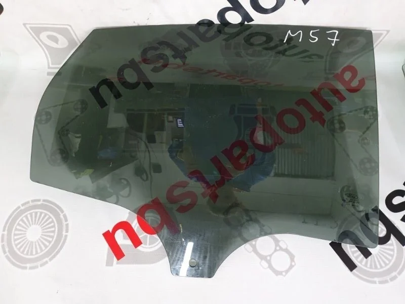 Стекло в дверь FORD FOCUS 3