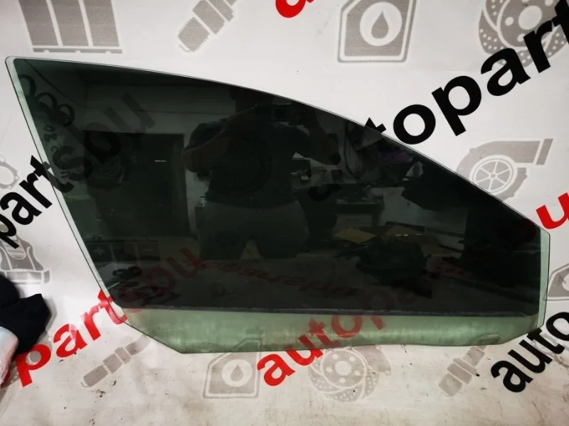 Стекло в дверь VOLVO S80
