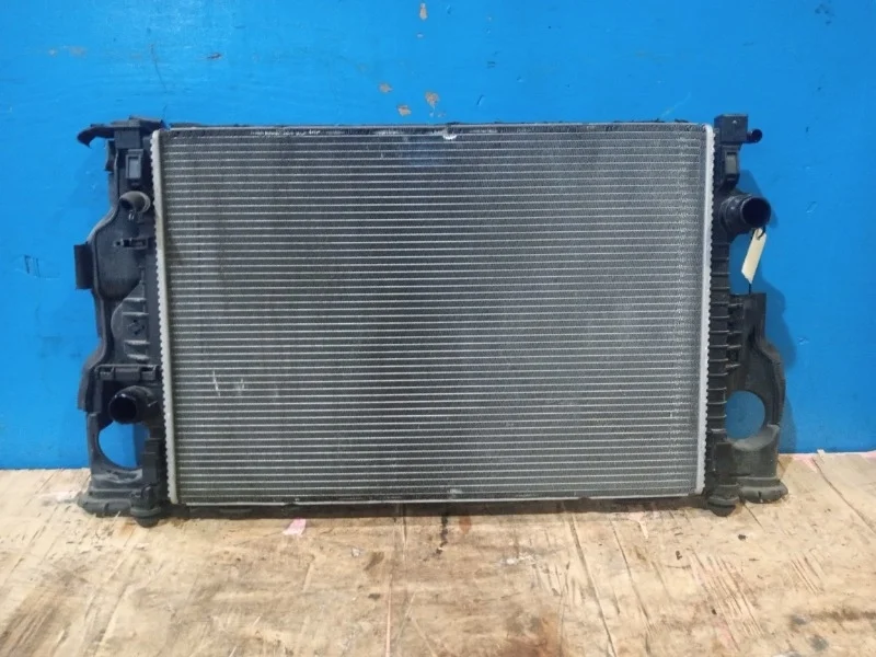 Радиатор охлаждения двигателя Volvo S60 2010-2013