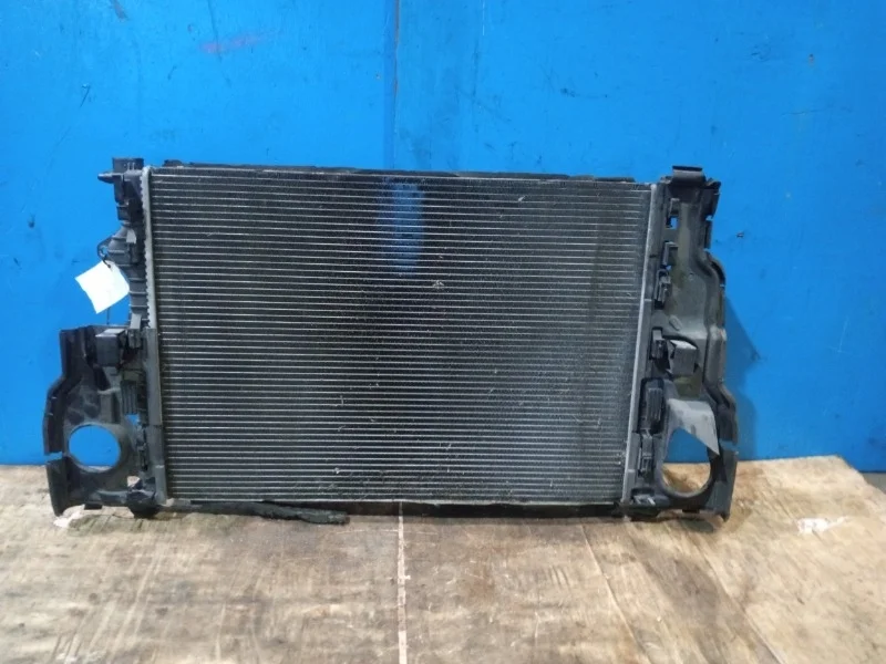 Радиатор охлаждения двигателя Volvo S60 2010-2013
