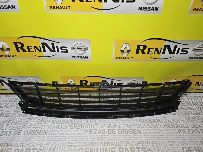 Решетка бампера Renault Megane 3 2015