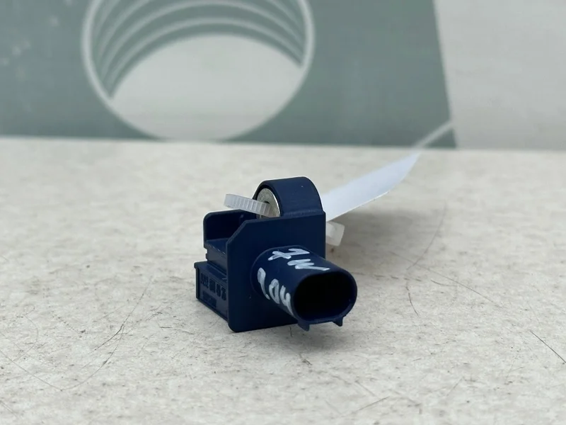 Датчик удара Mercedes-benz 2010 W204