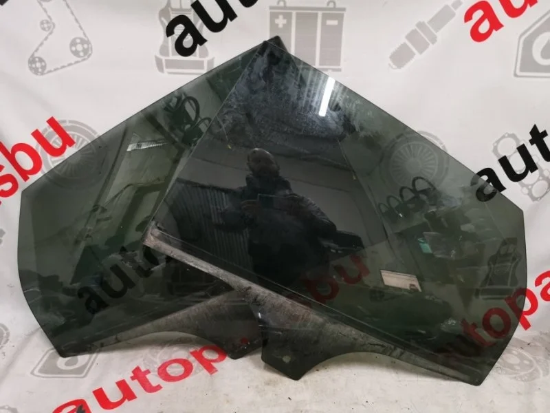 Стекло в дверь FORD FOCUS 3