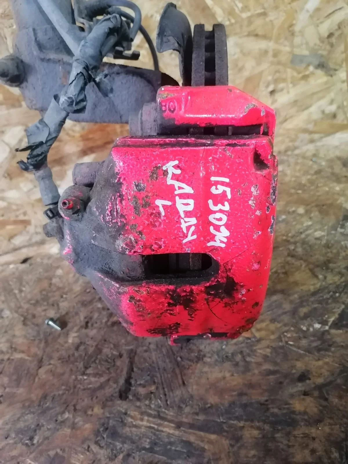 Суппорт тормозной AUDI A3, SKODA OCTAVIA 1U/1Z, FABIA 1/2, VOLKSWAGEN GOLF 4/5/5+, BORA, JETTA 5/6, CADDY, POLO 1999- передний левый б/у A3(1997-2003);OCTAVIA 1U(1997-2009);GOLF 4(1998-2004);GOLF 5(2004-2009)