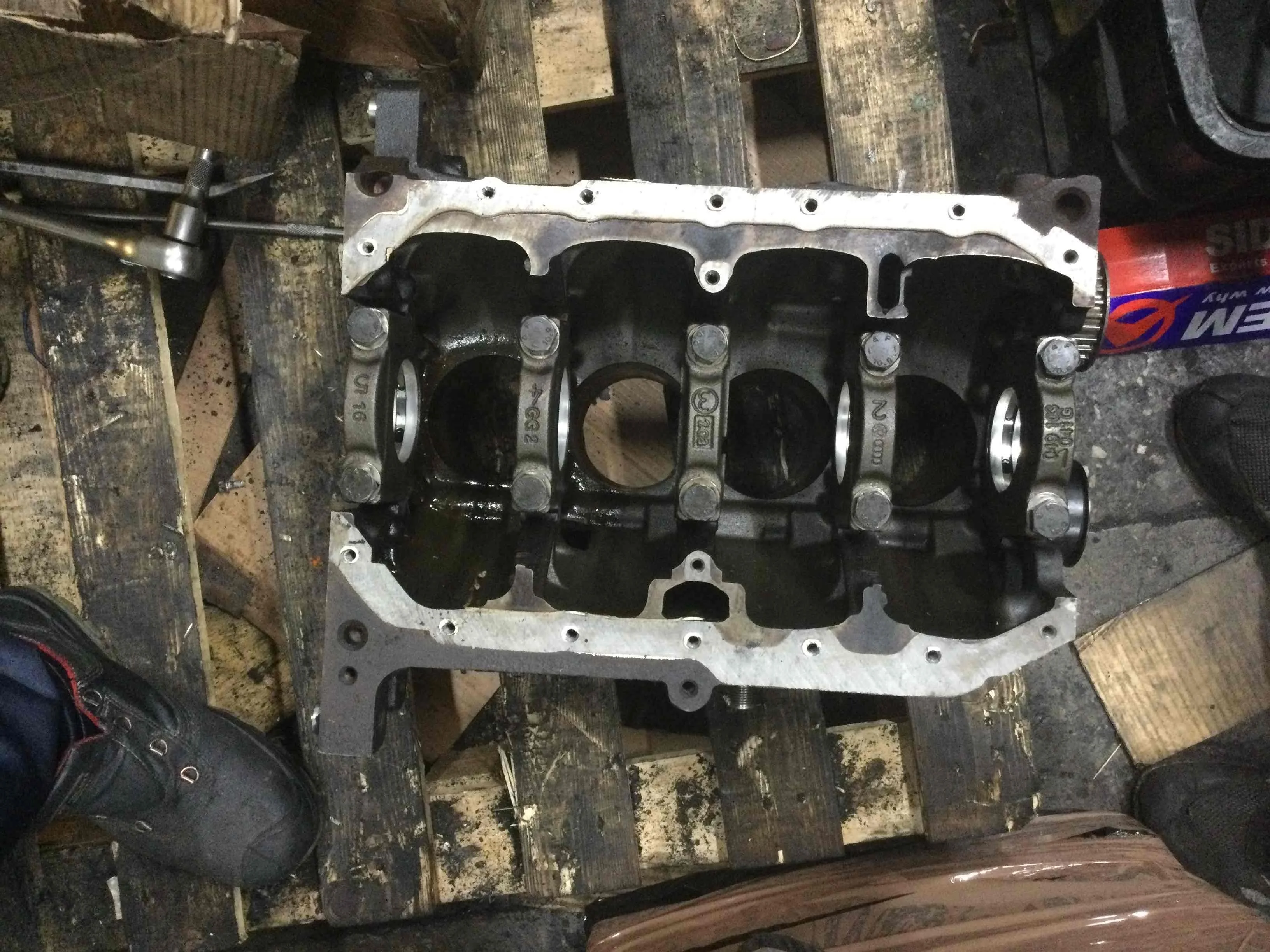 Блок цилиндров Volkswagen Golf 4 поколение (1997-2004) бензин 1.6 i Механика Х/б