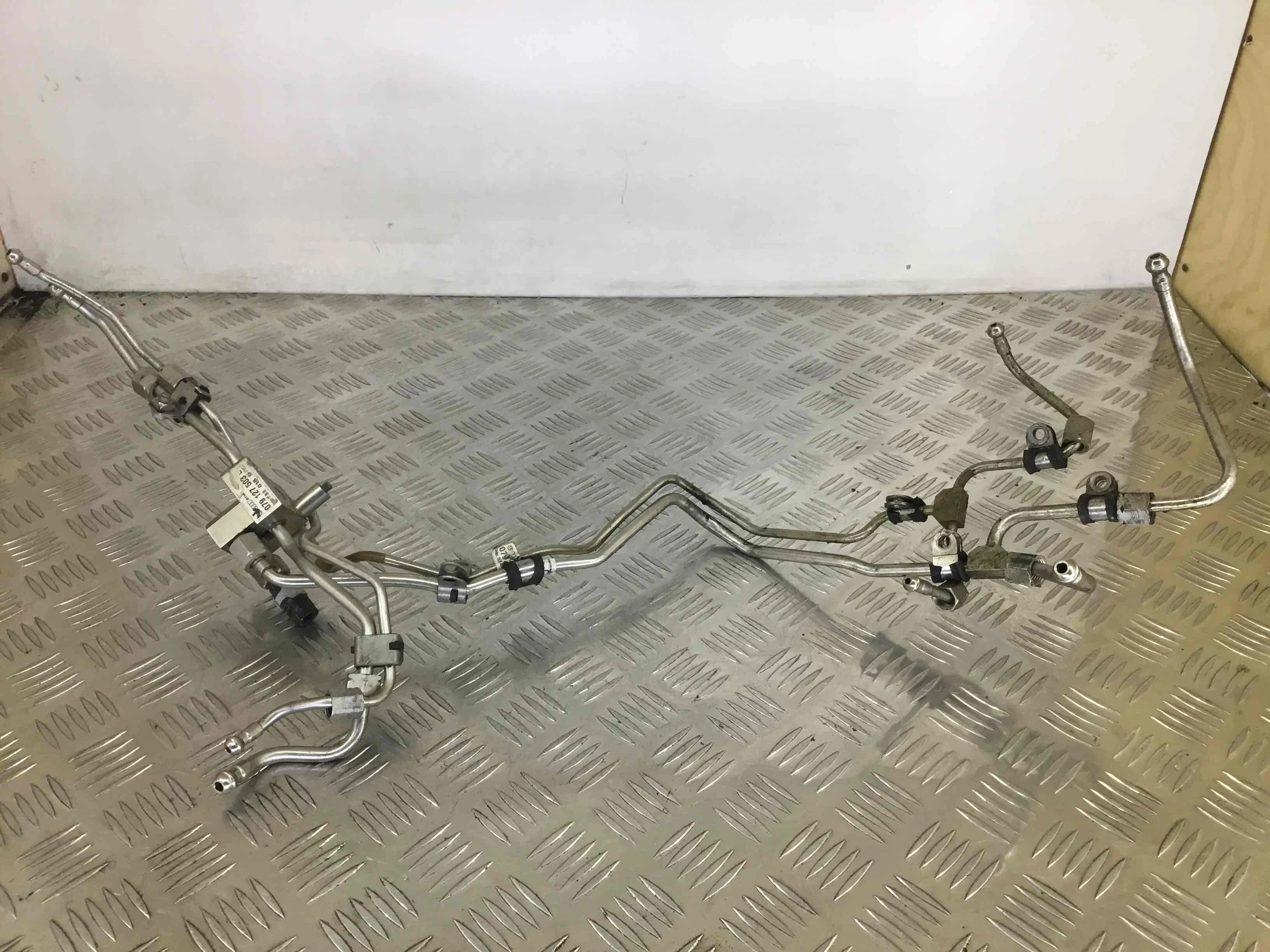 Трубка топливная Audi Q7 Q7 4L [рестайлинг] (2008-2015) бензин 4.2 FSI Автомат