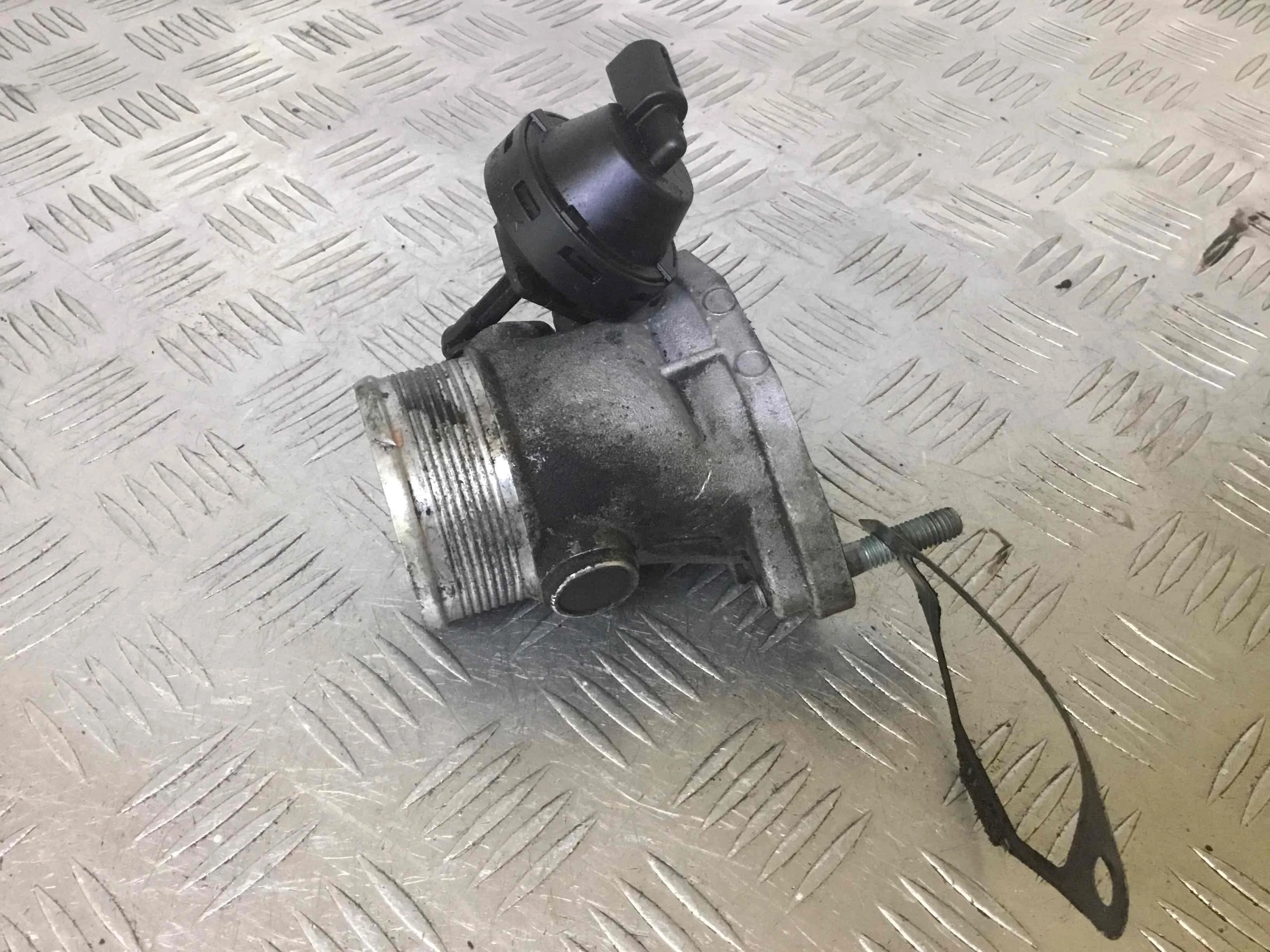 Заслонка дроссельная Audi A4 B6 (2000-2005) дизель 2.5 TDI Вариатор Седан