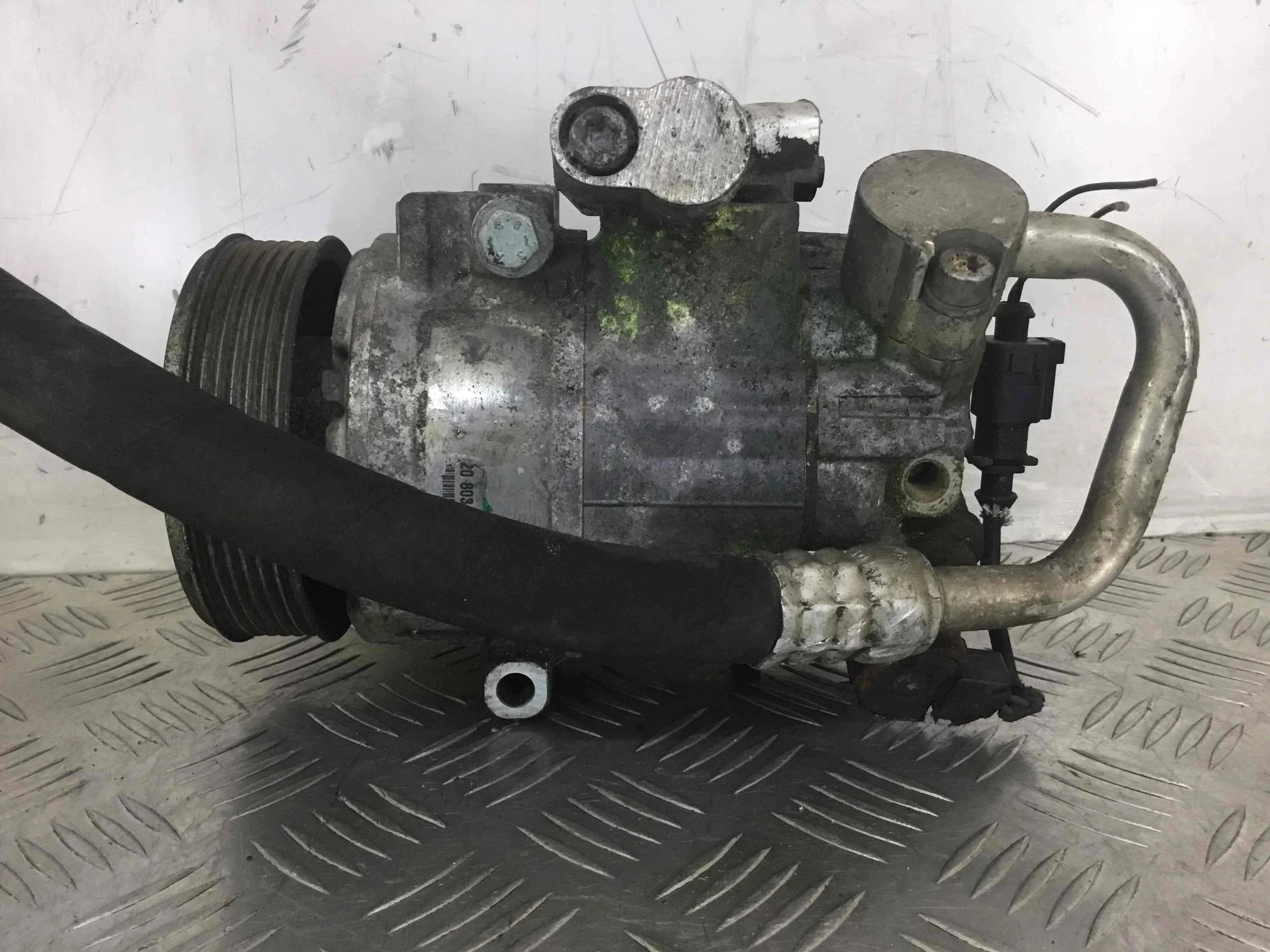 Компрессор кондиционера Volkswagen Polo 4 поколение (2001-2005) бензин 1.4 i Механика Х/б