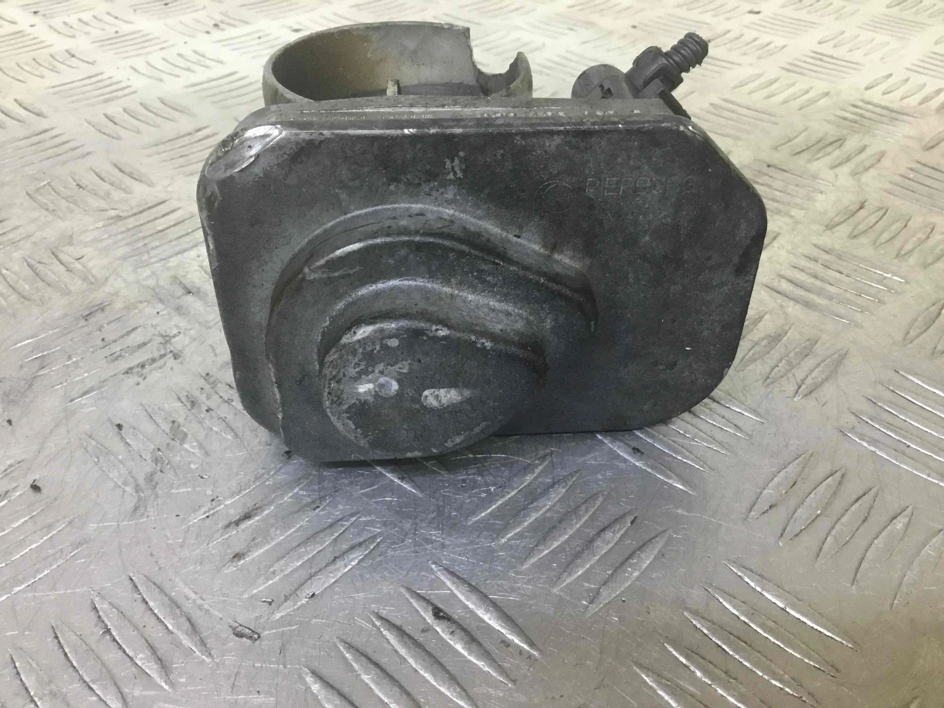 Заслонка дроссельная Volkswagen Golf 4 поколение (1997-2004) дизель 1.9 SDi Механика Универсал