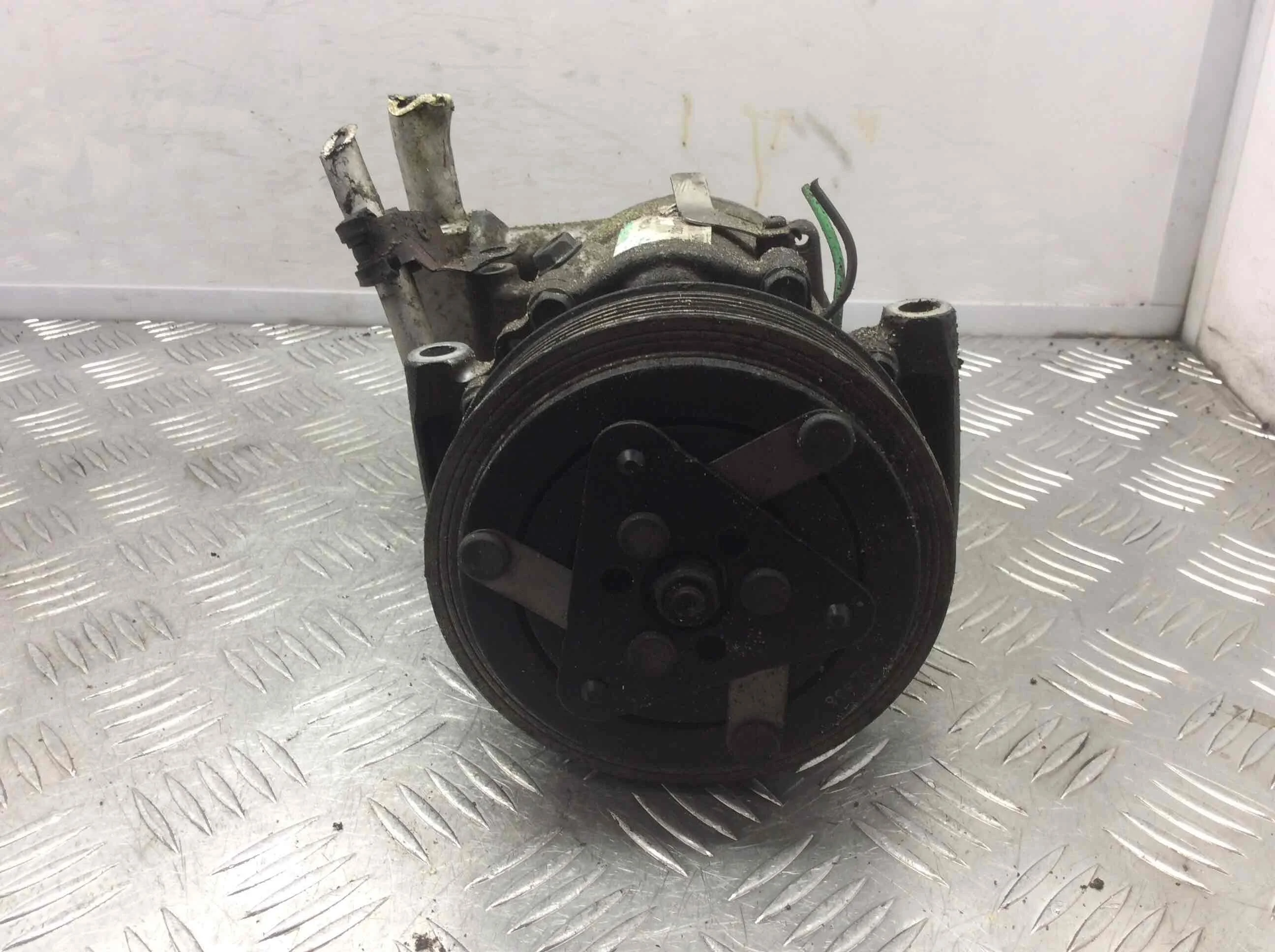 Компрессор кондиционера Ford Fiesta 5 поколение (2001-2007) дизель 1.4 TDCi Механика Седан