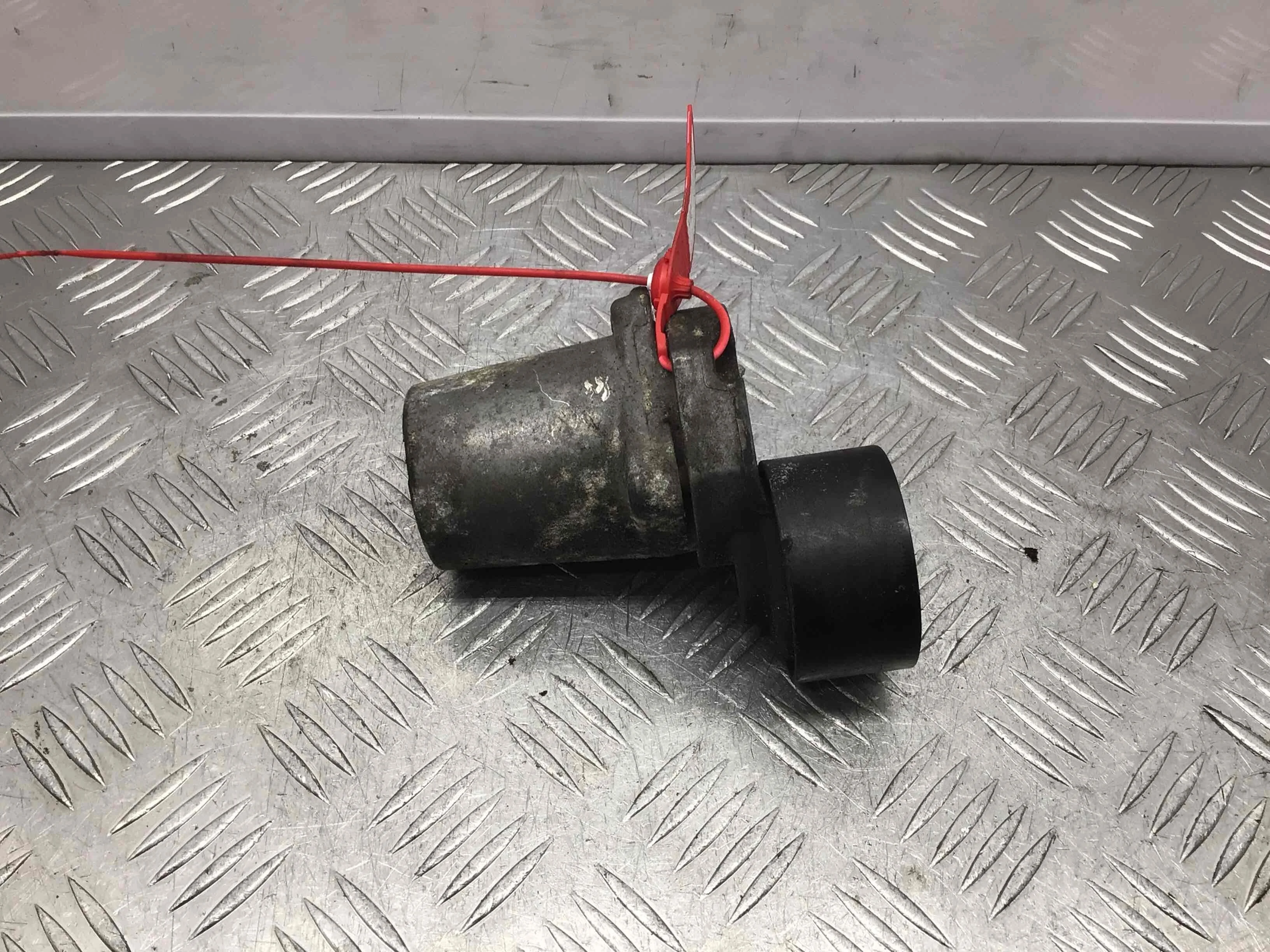 Натяжитель ремня генератора BMW 3-Series 3-Series E90/E91/E92/E93 2005 - 2010 дизель 2.0 TD Механика Седан