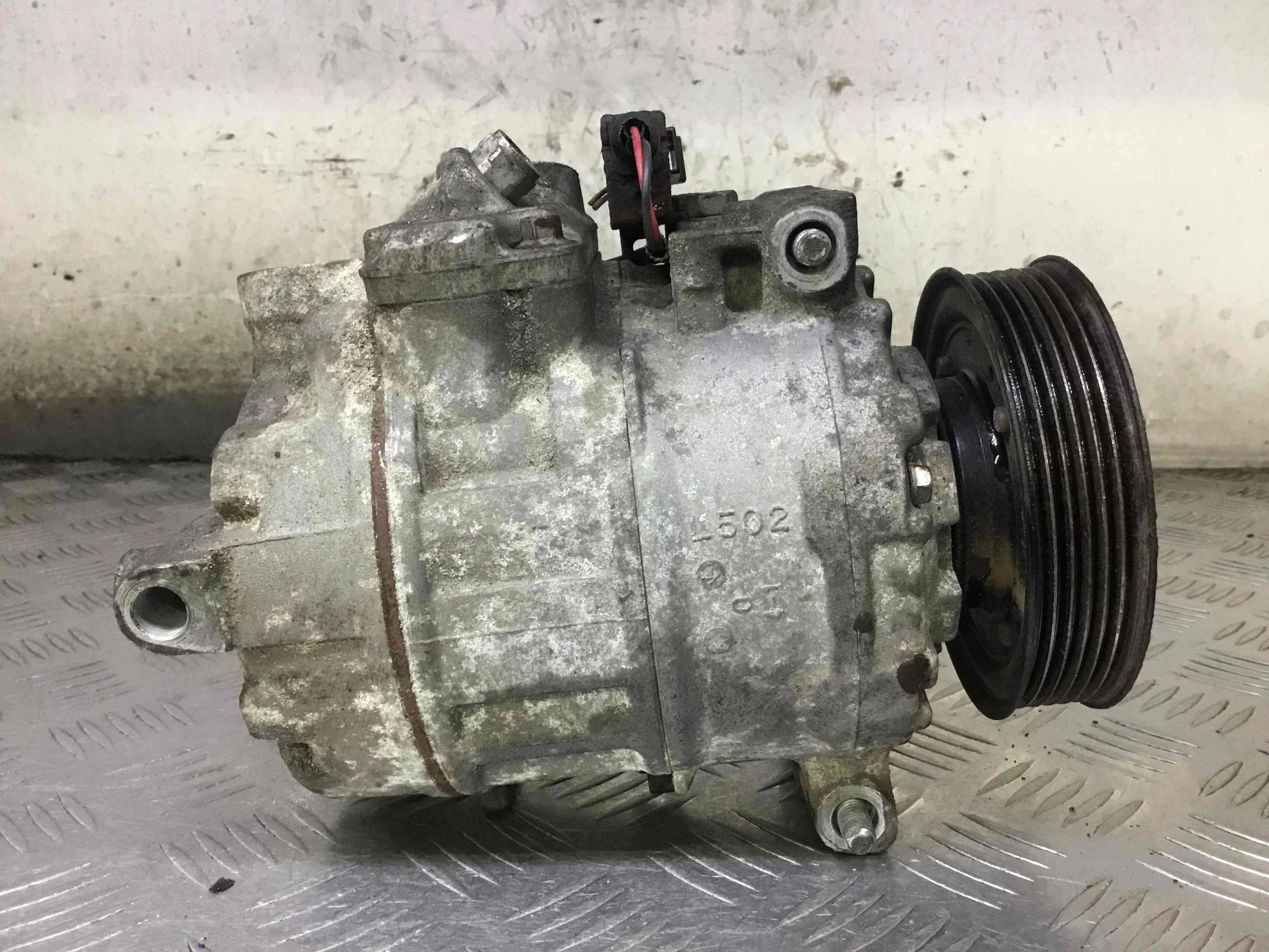 Компрессор кондиционера Audi A4 B6 (2000-2005) бензин 3.0 i Вариатор Седан