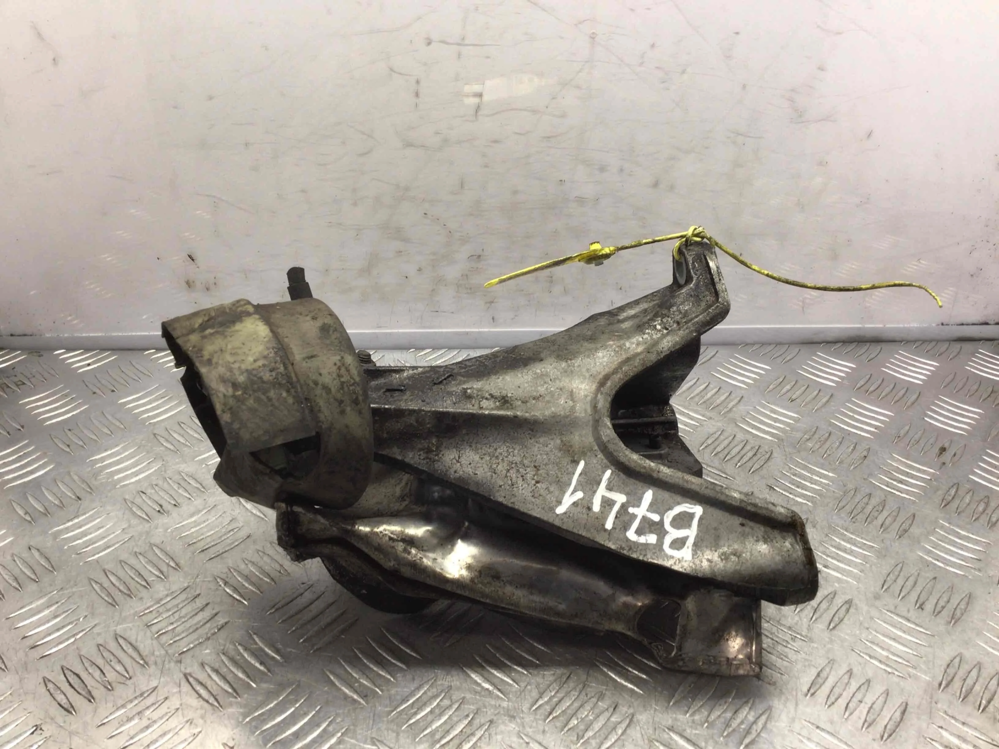 Кронштейн двигателя Audi A4 B7 (2004-2008) бензин 1.8 T Вариатор Седан