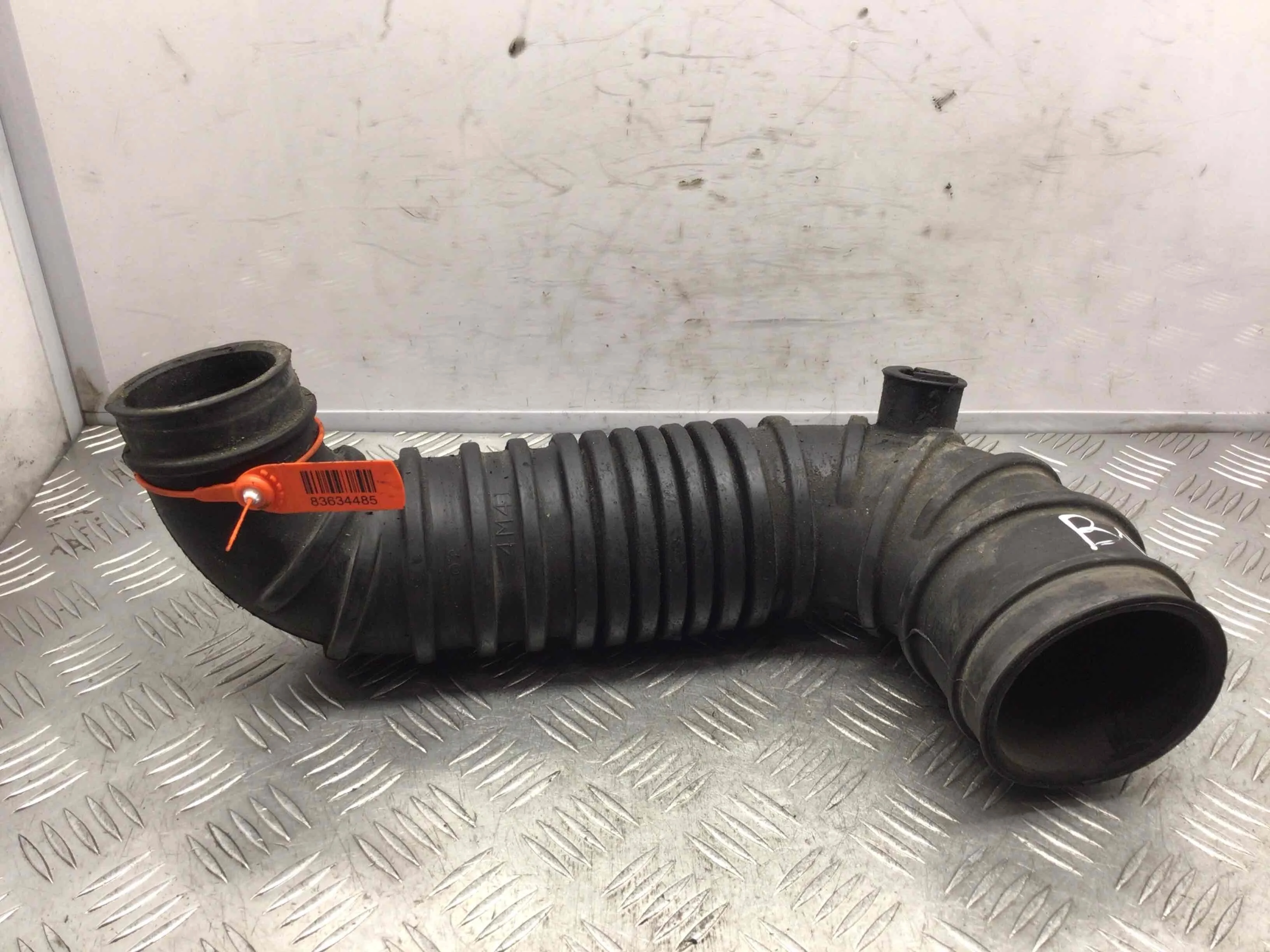 Патрубок воздушного фильтра Mitsubishi Pajero 3 поколение (1999-2003) дизель 2.5 TD Автомат