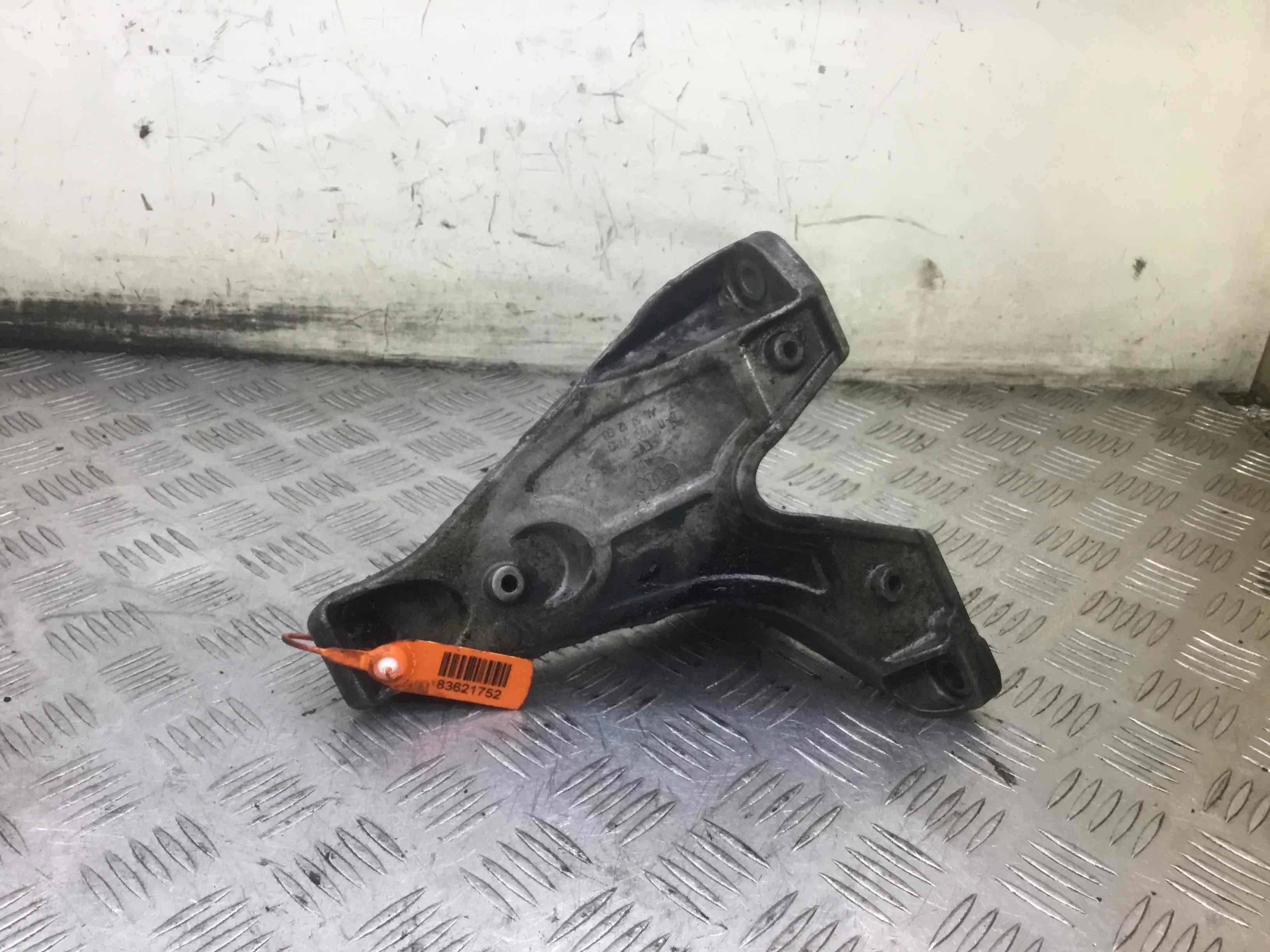 Кронштейн двигателя Audi A4 B6 (2000-2005) дизель 1.9 TDI Механика Седан