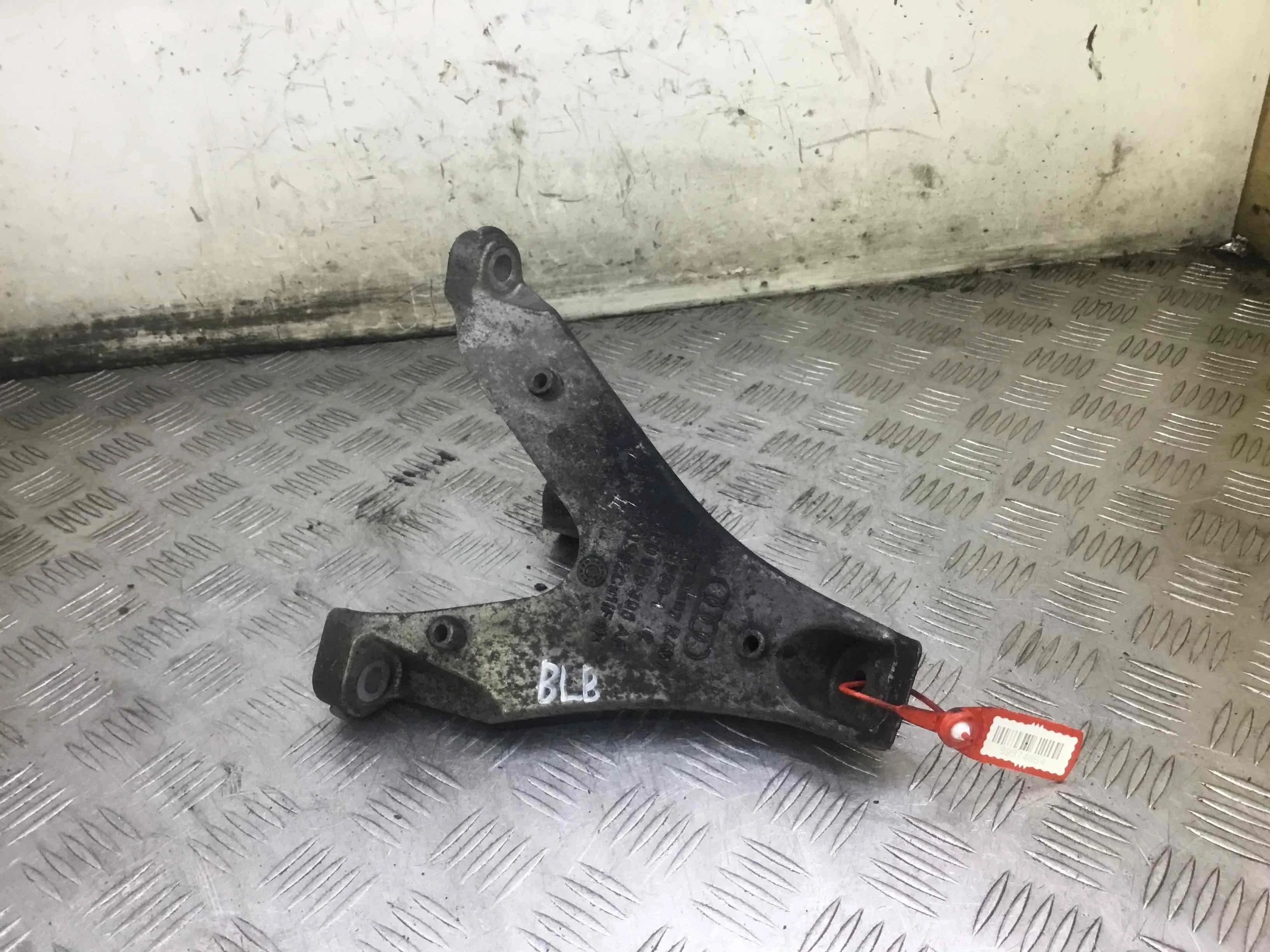 Кронштейн двигателя Audi A4 B7 (2004-2008) дизель 2.0 TDI Механика Седан